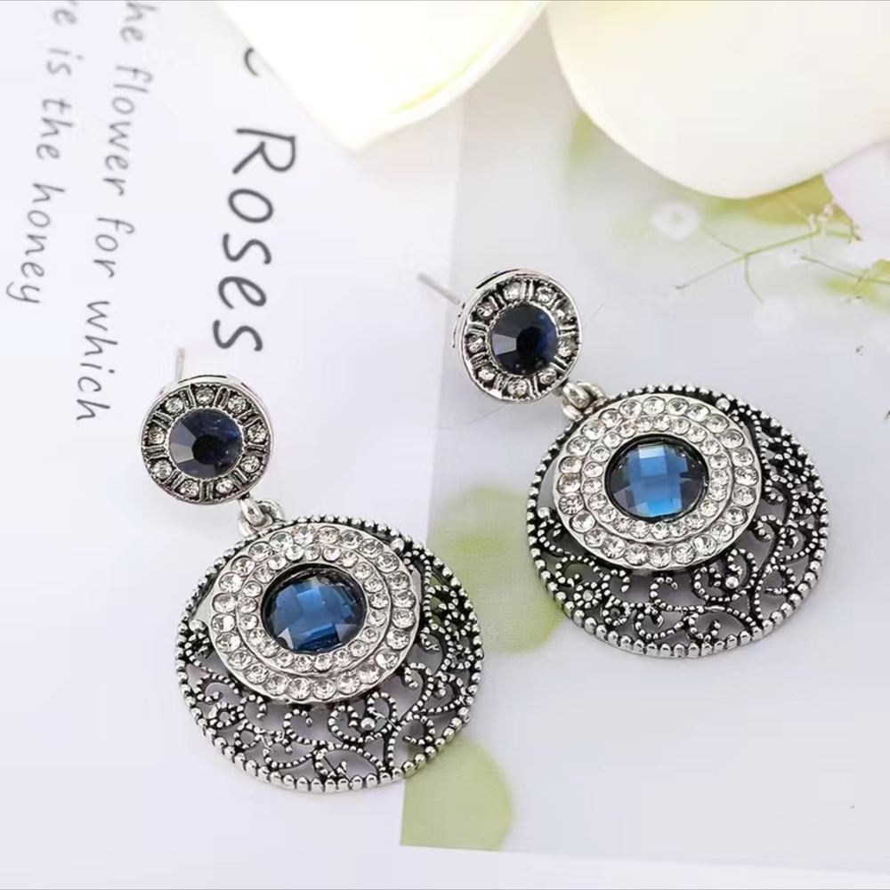 RETRO ROUND EARRINGS - Picture 4 of 13